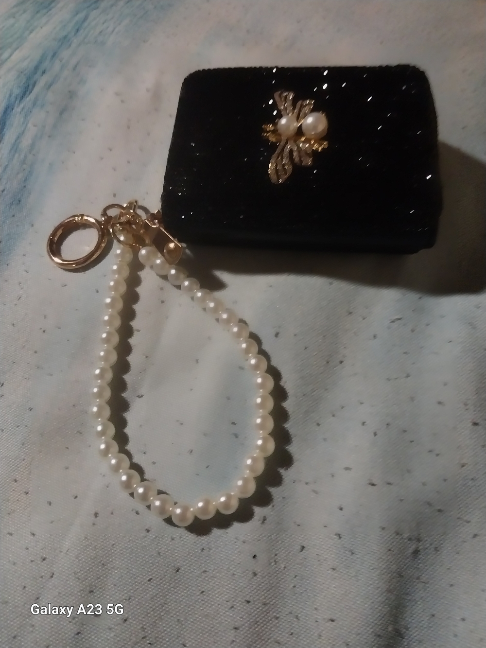 Unbranded Sparkling Black Card Wallet/Faux Pearl Wristlet Zip Around/Bee Accent